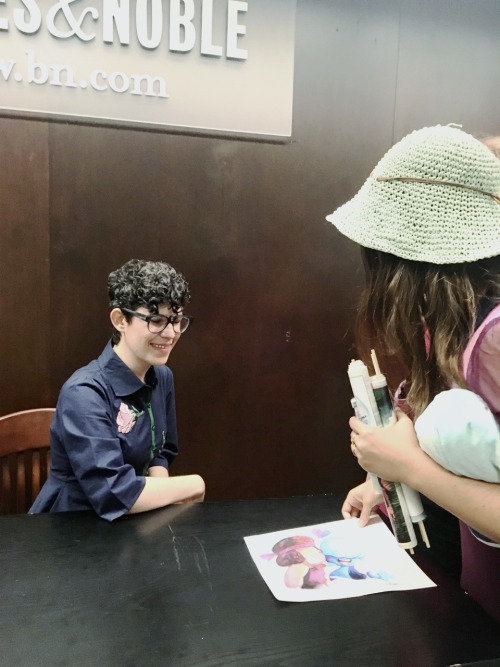 We had a great night at B&N’s The Answer Q&A with Rebecca Sugar!We were able to thank her fo