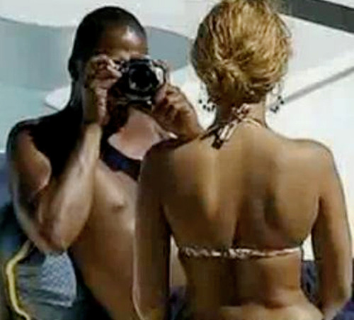 yivialo:  Beyoncé’s personal photographer a.k.a Jay Z