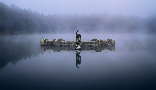 blazepress:  There Is a Hidden Room Located underneath This Lake