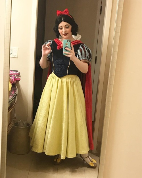 fairwindcosplay: Good morning, Katsucon 2019! I’m whistling while I work as Snow White today for a f