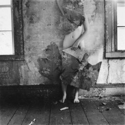 Minusmanhattan:  Francesca Woodman. 