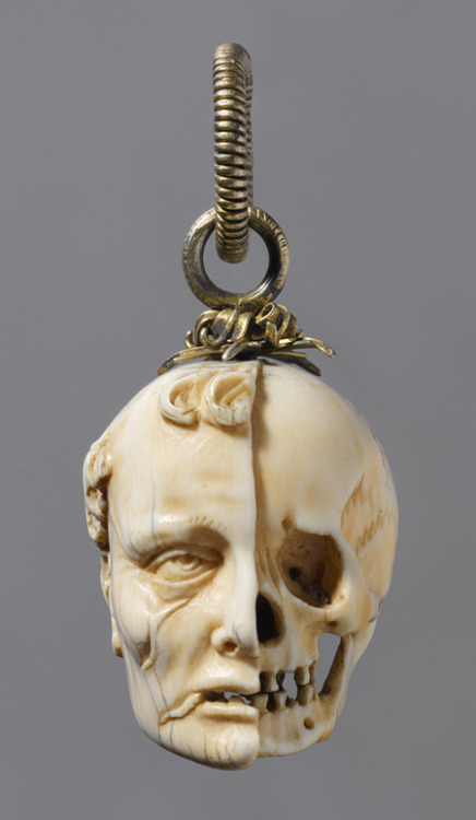 asylum-art:  Rosary of skulls and faces: This early 16th century Rosary, ca. 1500–1525  