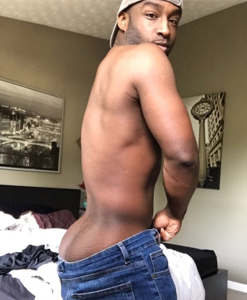 asskingz:  @royaltyboy1 Follow @asskingz for more!