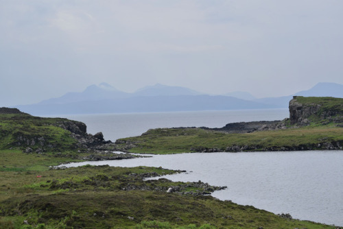 on-misty-mountains:Walk to Loch na h-Airde, where Vikings used to haul their boats in, and view on S