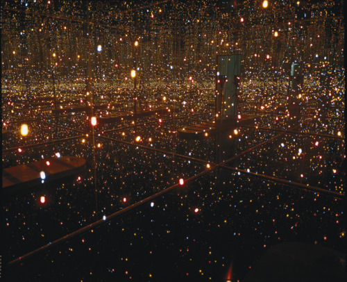 artruby - Yayoi Kusama, Fireflies on the Water, (2002)