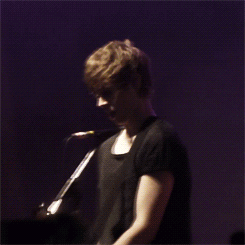 loveslucas:  this reminds me of the bra dodging  
