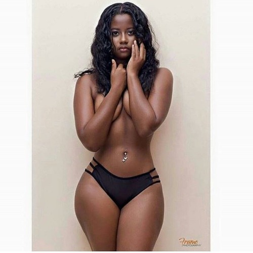 toekreka:  Toekreka  GOT DAMNNN, THAT’S A SEXY CHOCOLATE GIRL!