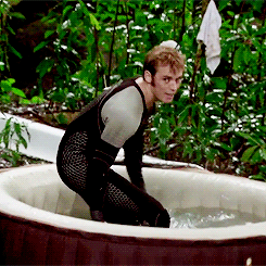 frostingpeetaswounds:   (x) 