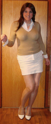 crossdressers-xxx:  Cross Dresser  Would like her as my secretary