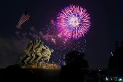 southerlysound:  This will remain the land of the free only so long as it is the home of the brave: Iwo Jima memorial / Arlington, VA