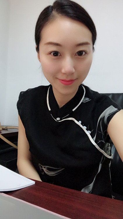 baobaoxiuxiu: 今天男同事看着我都一个个直勾勾的啦
