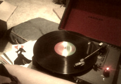 snowislovely:  I finally bought a record player. Now my records can breeeeeathe. They were missing from my life, I missed them so. 