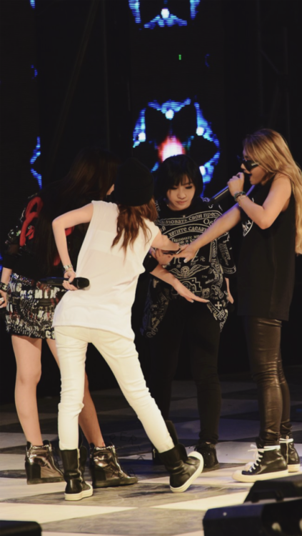 『2NE1』saved? reblog or like© fantaken owners