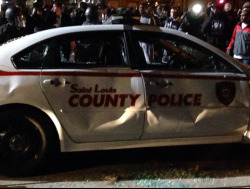 They fuck up police car #Ferguson