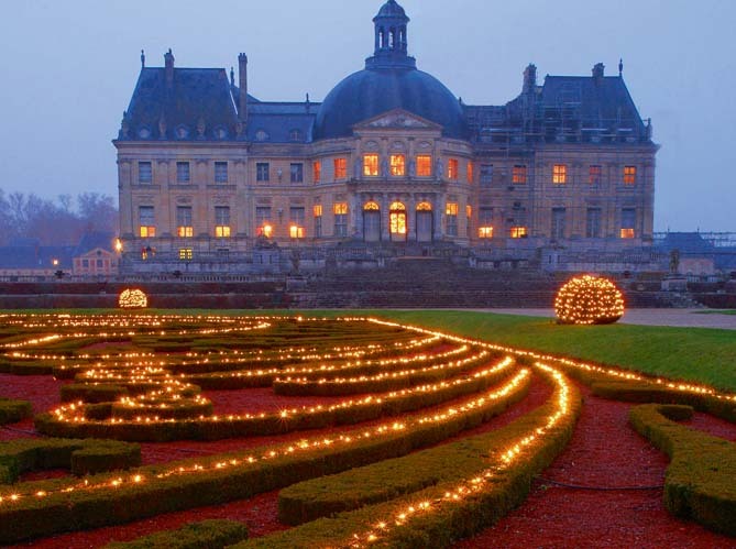 versaillesadness:
“ Château de Vaux-Le-Vicomte during the period of Christmas.
”