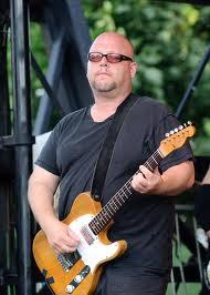 Edelsteen Tegenstander Verniel American Heckler • Hugely Fat Pixies Frontman Eats Another Bass...