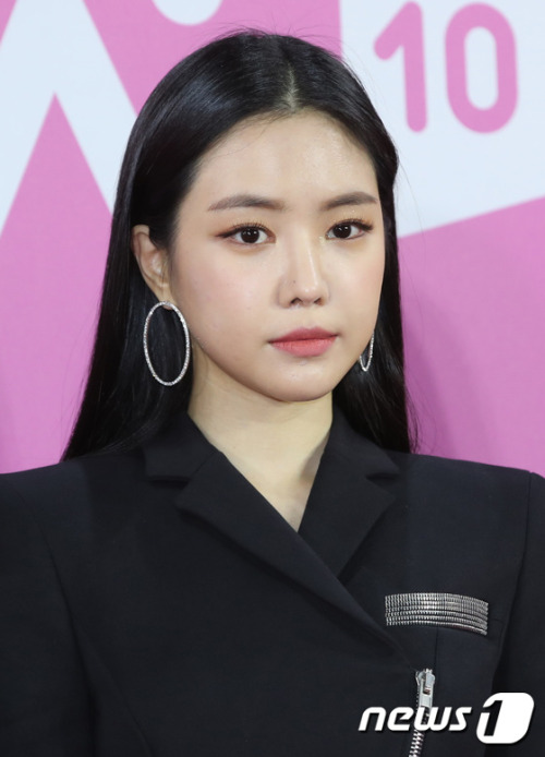 okmyejin:✎  .   .   . 181201  Apink’s Son Naeun @ 2018 MelOn Awards Red Carpet