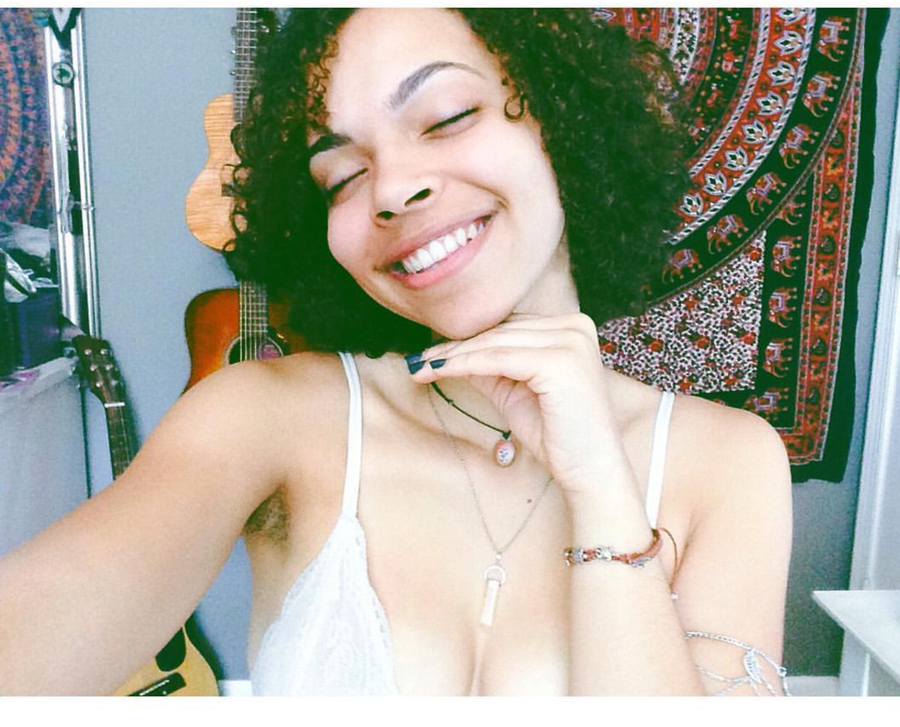 foreverwanderingoff:  can we just take a second to look at how cute I was w my short