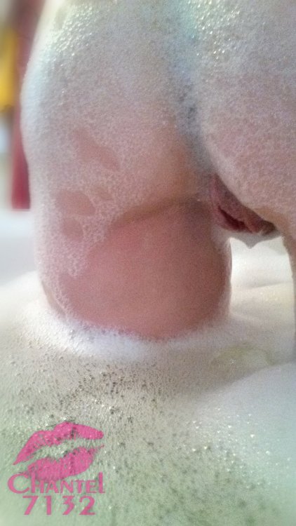 chantel7132:  Bath time— bring on the bubbles! porn pictures