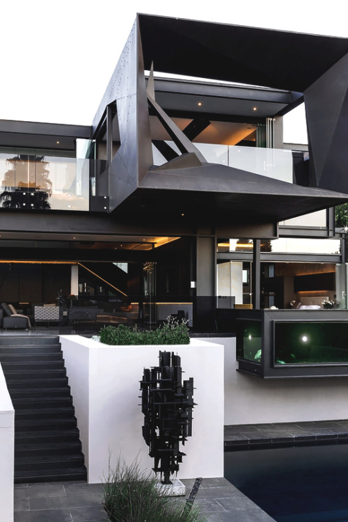 luxuryera:  Kloof Road House Designed by: Nico Van Der Meulen Architects 