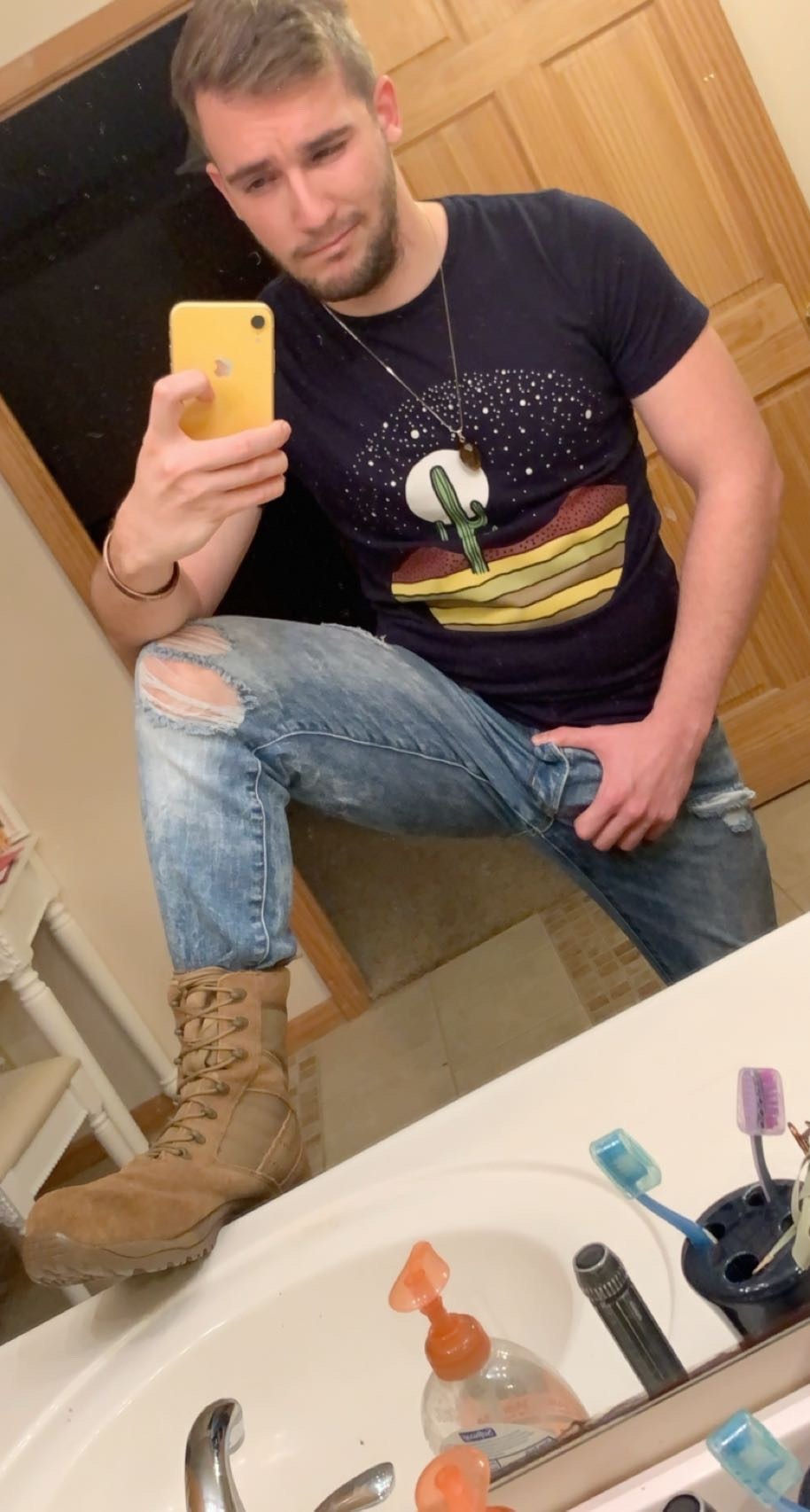 onceuponadumbass:Ready to hit the town 🥾 Mmm &hellip;.