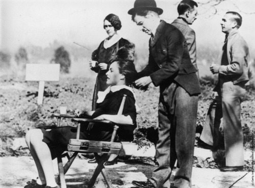 classicmoviehub: Paulette Goddard and Charlie Chaplin on the set of Modern Times