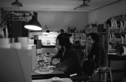 joaquinsphoenix: Rare photos of Stanley Kubrick editing Barry Lyndon in his garage, 1974 (x)