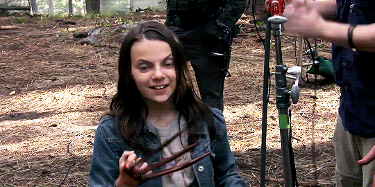 thandies: Dafne Keen playing with Hugh Jackman’s Wolverine claws on the set of