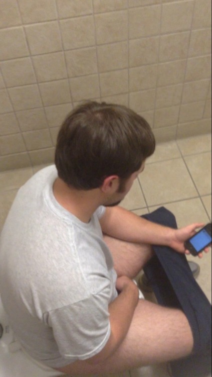 noskinnyguysallowed:  There’s a guy jerking it in the stall next to me… 