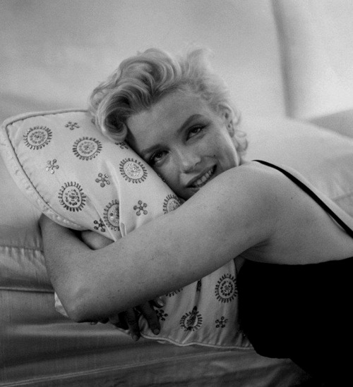 infinitemarilynmonroe:  Marilyn Monroe photographed