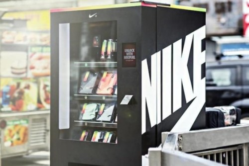 planningfromtheoutside:
“Nike Vending Machine Accepts FuelBand as Form of Payment http://ift.tt/1lNcUtH
”