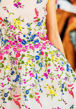 fashion-runways:  Oscar de la Renta New York Spring 2015 - Details 