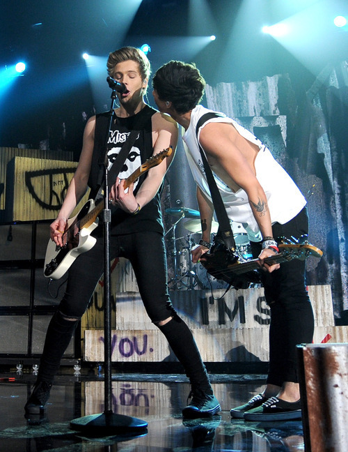 band-photography:  source: We Heart It