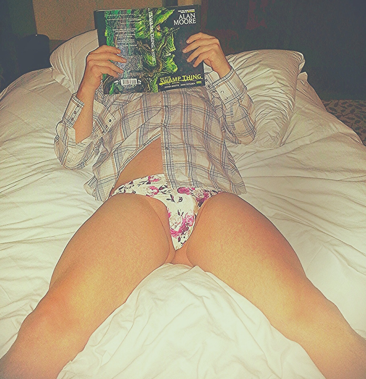 milflatina:  Happy Book-ish Saturday, you sexy bibliophiles!  Just catching up on