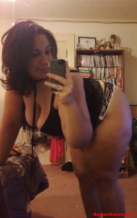 Porn photo BigAssGalore.Com Lovely fat cellulite thighs