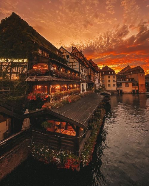 utwo:Strasbourg France by :© Travel with Adrien