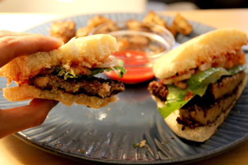 opinionatedcheese:  amy-lynnn:  opinionatedcheese:  thetafari:  ITAL DONT STOP !! - Seitan “Chicken” Cutlet Sandwich on Homemade Flax Bun, served with Seasoned Baked Potato Fries and Homemade Organic Ketchup !! Give Thanks !!! Homemade KetchupIngredients