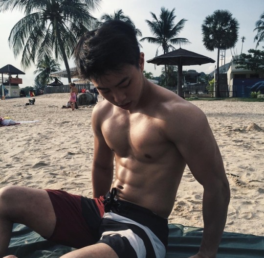 overture69:  sggayhunks: One of my fav sg hunks! Follow @aaron__sim  look at his arms
