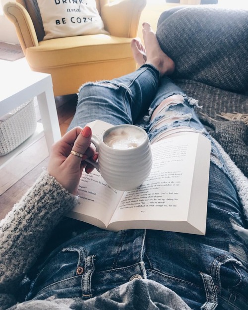 Post work Saturday vibes ✌.  . #bookstagram #ootd #outfitoftheday #mug #culturetripbooks #theeverygi