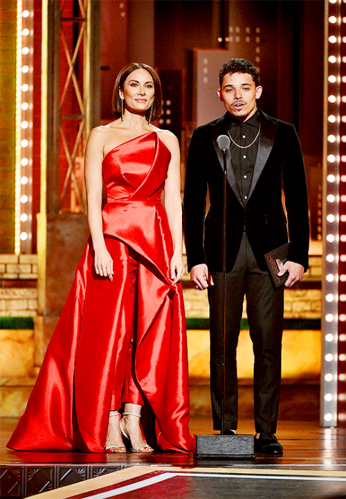 Laura Benanti and Anthony Ramos present an award during the 2019 Tony Awards at Radio City Music Hal