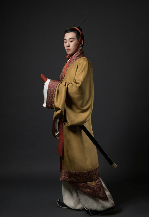 hanfugallery:Recreation of authentic Chinese hanfu by 装束与乐舞