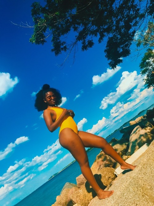 trillesthaitianprincess:Can’t get enough yellow .
