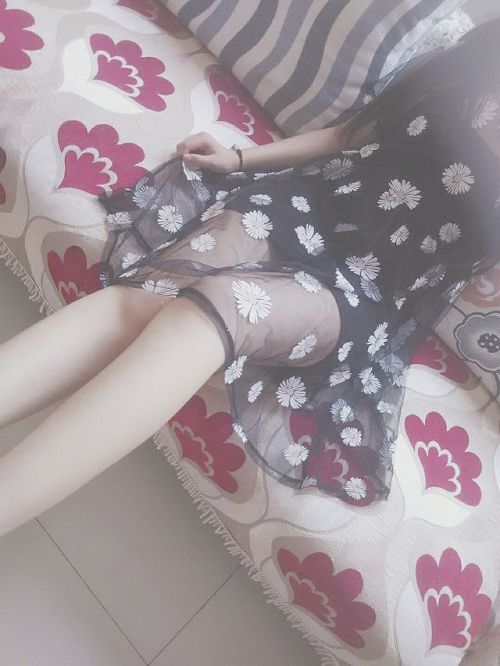 jiumao-bulon: 阳光明媚，春风正好 我想出去外面的世界看看，看看那鸟儿 看看那绿叶，看看那…… “老师我真的不是逃学！你要相信我啊！”
