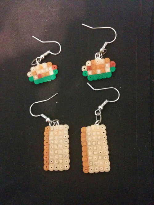 lastowka:
“pixelartlove:
“Rifftrax Shorts Earring Set 1 - Magical Disappearing Money and Setting Up a Room by PixelArtLove, 7.00 USD, July 06, 2015 at 05:51PM http://ift.tt/1HIYidb
”
Wow. Perler earrings of the Breaded Zucchini from Magical...