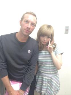 kyarychan:  [5:43 PM] me with Chris from COLDPLAY