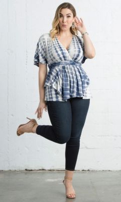 beautiful-real-women:  Plus Size Top :: Curvalicious