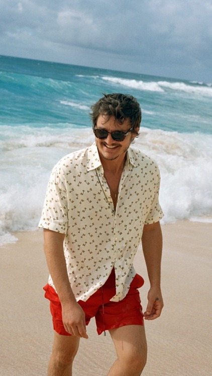 packsparadise: Pedro Pascal Lockscreensc) @axlandmeor like it if you save, use or like <3