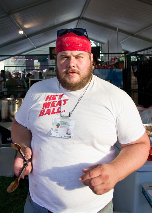 superbears:  rockinbearsncubs:  Gorgeous Chef Rodney Bowers.  Yeah, Love to suck