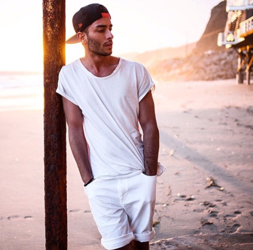 jboysthree:  👑 JEZEBEL’S HUNK OF THE DAY 👑  Why he always looking at me like that? Lmfao 😉  Follow me:J-Boys 3 