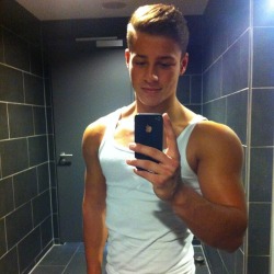 jockzone:  #TGIFiOS http://bit.ly/17sSrDHAndroid